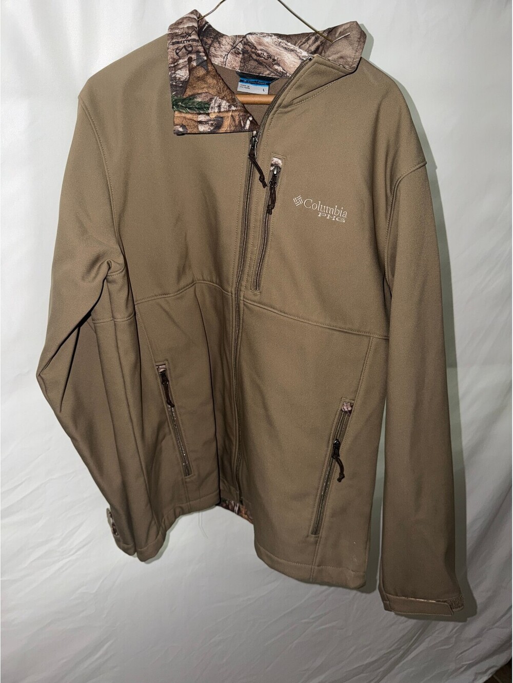 Columbia Men's Softshell Jacket with Camouflage Collar, Size Large